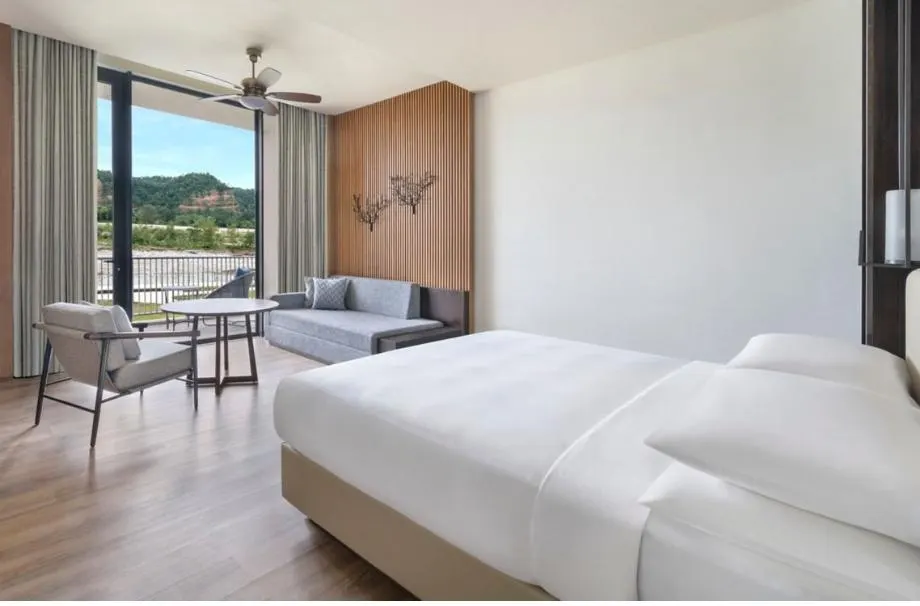 Premier Room Resort View with Balcony - View 3
