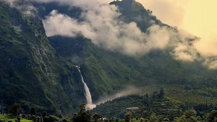 Birthi Waterfall - Places to Visit in Munsiyari - Gola Holidays - Slide 3
