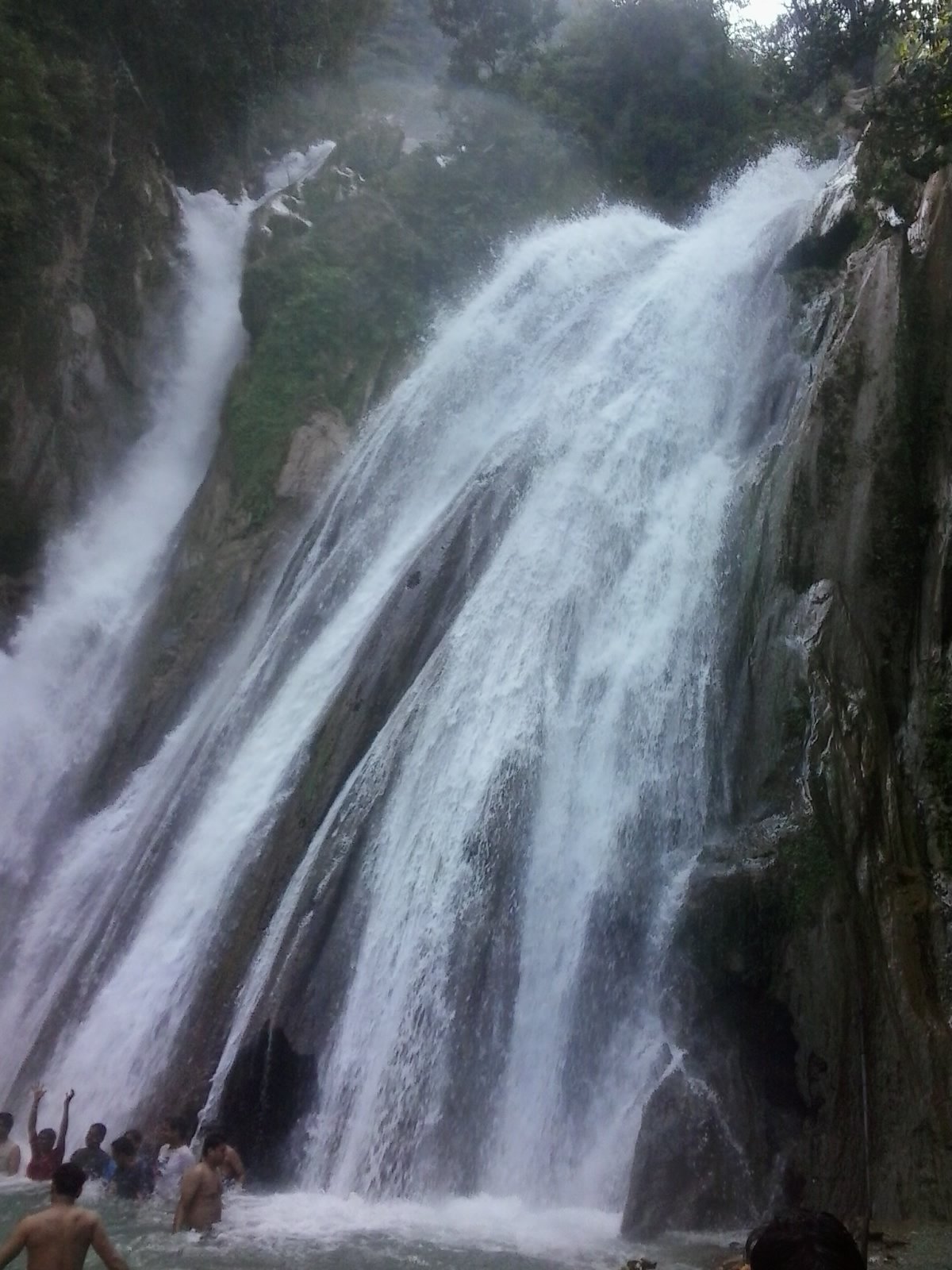 Kempty Fall - Places to Visit in Mussoorie - Gola Holidays - Slide 3